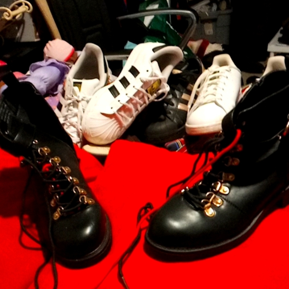 Rubi Black boots w/red and Black strings